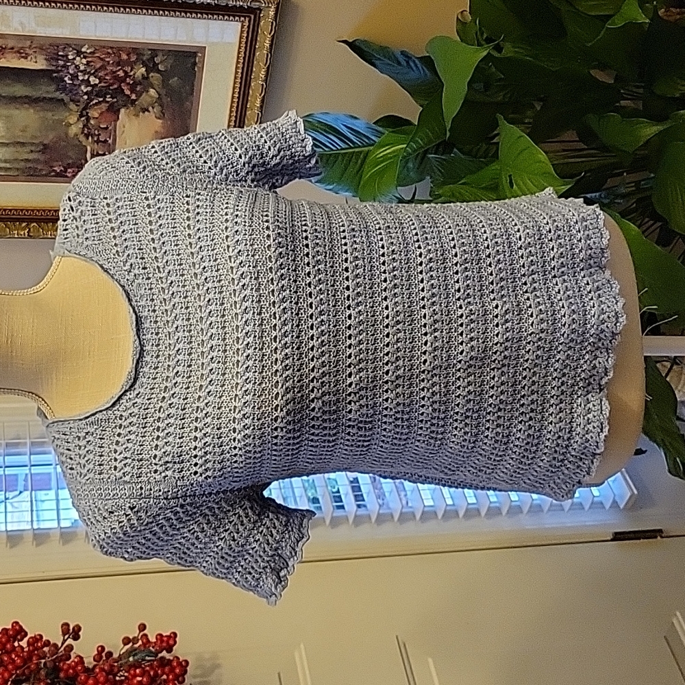 Ann Taylor Factory blue open weavevsweater short slv round neck back zip…M EUC